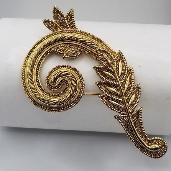 Vintage Signed JJ Gold Tone Art Deco Swirl Feather Leaf Brooch Bar Pin Ornate - Picture 5 of 15
